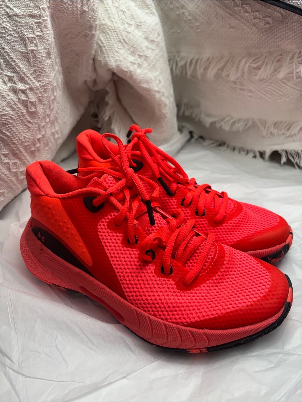 Size 6 Women's Under Armour UHOVR Breakthru Orange Lace Up Basketball Sneakers